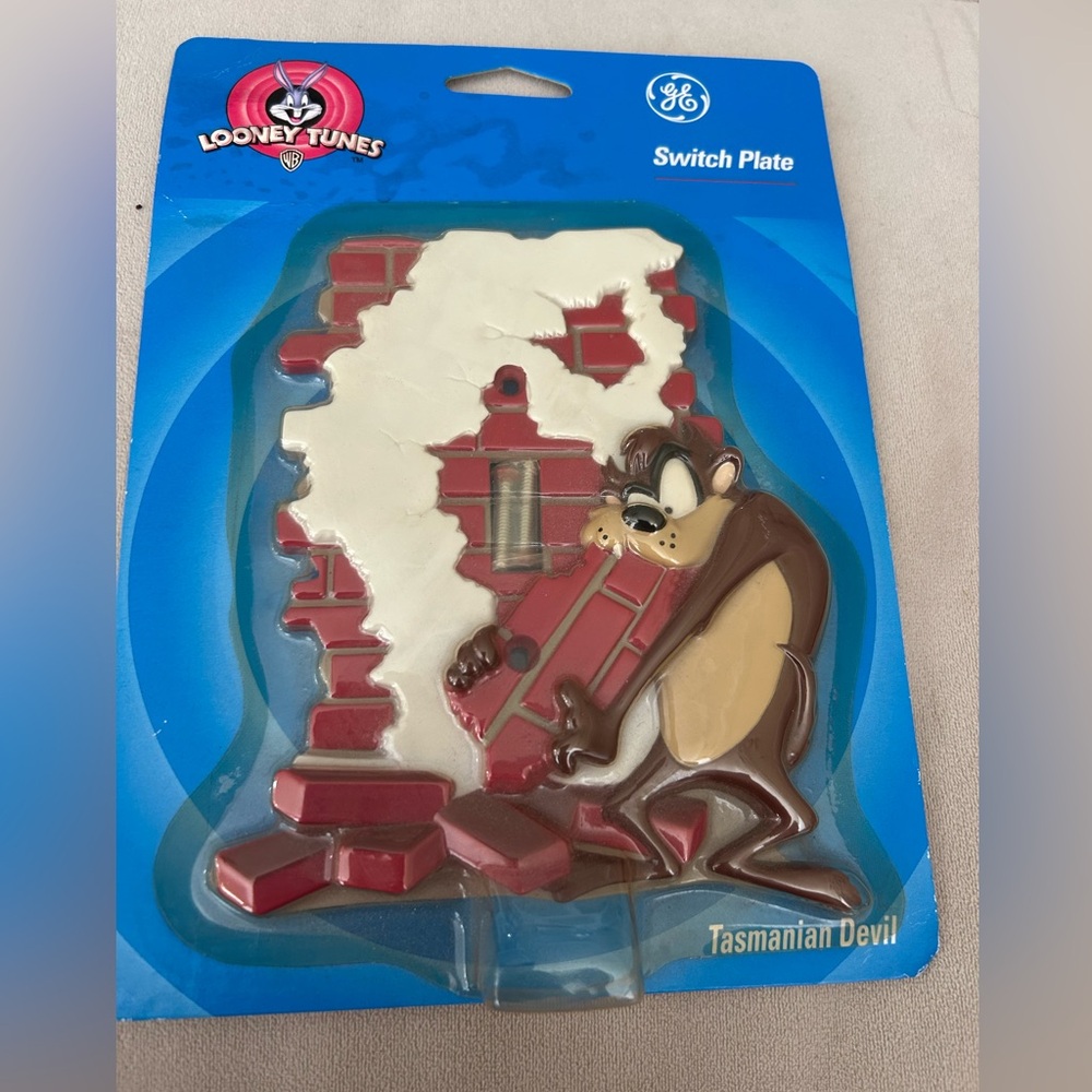 Looney Tunes Tasmanian Devil Switch Plate by GE. Never opened or used